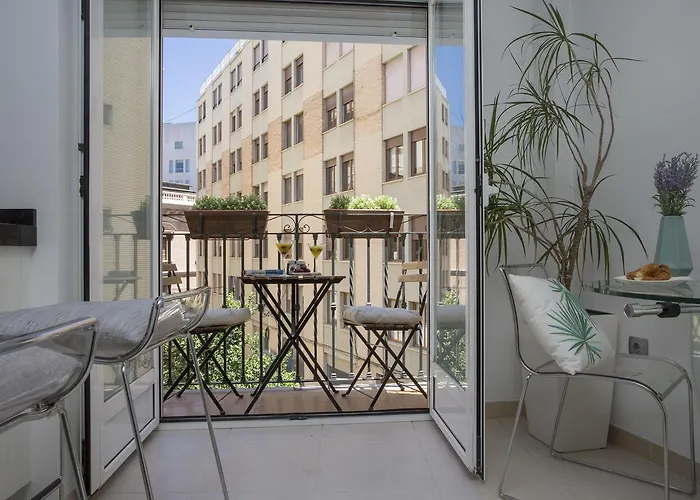 Singularstays Poeta Querol