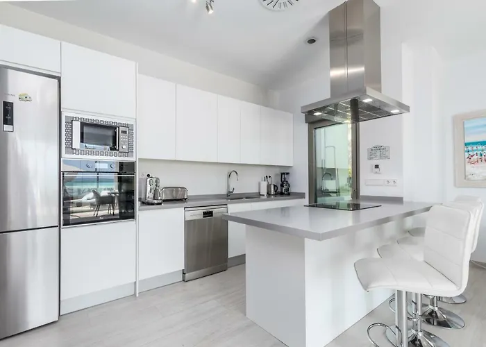 Luxury Front With Pool דירה *