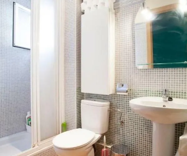 Luminous & Cosy Down Town Lejlighed *