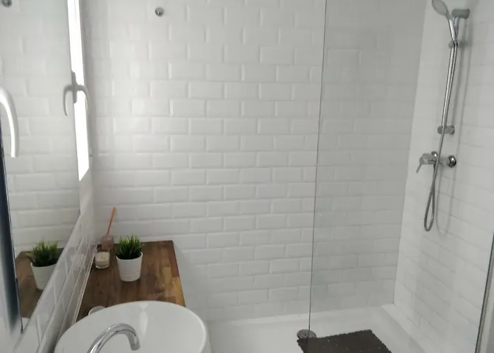 Cerca De La Playa Y Ciudad De Ciencias *