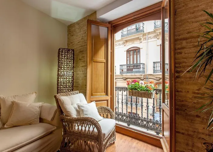 Luxurious & Alluring In Historic Town