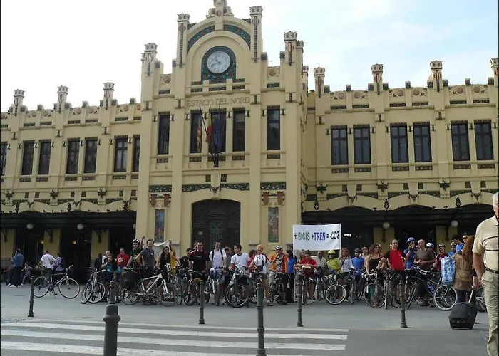 بيت شباب شباب أب فالينسيا فالنسيا