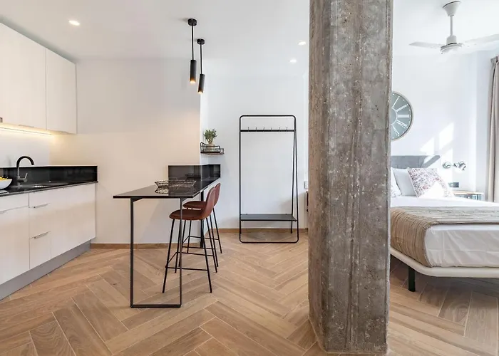 Goerlich By Alma Valencia