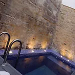 Loft Independiente Con Piscina Compartida En Centro De דירה