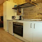 Loft Independiente Con Piscina Compartida En Centro De דירה *