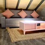 Loft Independiente Con Piscina Compartida En Centro De דירה