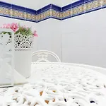 Rooms-shared Flat בית אירוח