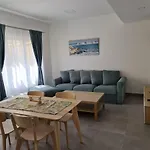 Апартаменты Arenas 1 *