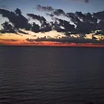 Homestay Blue Double Private At Front - En La Playa Piso Compartido