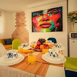 Penthouse Duplex In A 4 Floors Spanish House -8 Min To Center By Metro Lägenhet