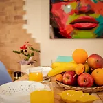 Penthouse Duplex In A 4 Floors Spanish House -8 Min To Center By Metro דירה *