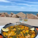 Homestay Blue Double Private At Front - En La Playa Piso Compartido