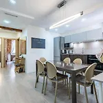 Central Luxury Flat With Free Parking Apartman *