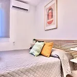 Spacious, Sunny Flat By Of Arts & Sciences *