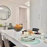Spacious, Sunny Flat By Of Arts & Sciences 公寓 *