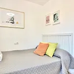 Spacious, Sunny Flat By Of Arts & Sciences