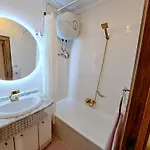3 Bedroom Flat With Wifi Apartment