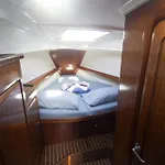 Autentico Velero En 船屋