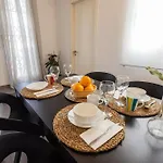 Florit Flats - Stylish 2 Bedroom Ac Wifi Terrace Attic In Center דירה