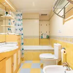 Penthouse Duplex In A 4 Floors Spanish House -8 Min To Center By Metro Lägenhet *