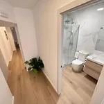 & A Y B * Валенсия