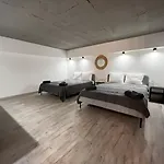 מלון דירות Cervero 24a 4*