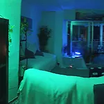 Homestay Blue Double Private At Front - En La Playa Piso Compartido