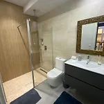 아파트 New! Renovated, Centrally Located, Private Entrance, Terrace *