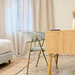 Valencia, Netflix, 4 Mins Walk To The *