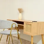 Valencia, Netflix, 4 Mins Walk To The Valencia