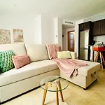 Апартаменты Abat 1 Cool & Wide Flat Next To The Cathedral