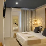 & Co. Saler Boutique 3*