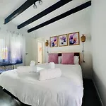Design & Stylish House In The Center Of
