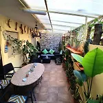 홈스테이 Oasis Epifito Urbano Botanical Wellness Oasis Near Of Arts & Sciencies