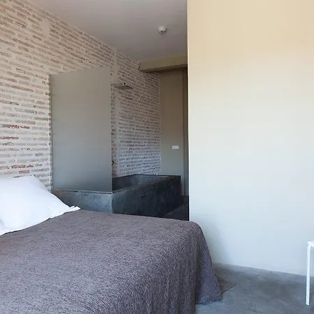Dingdong Nuns Hotel 2*