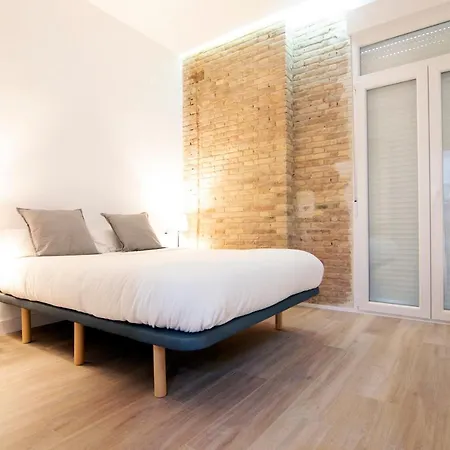 Bonitas Con Ladrillo Vista Y Balcon Валенсия