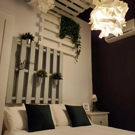 Small And Cozy - G דירה