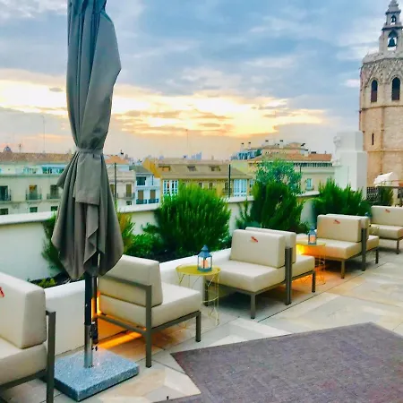 Reina Hotel