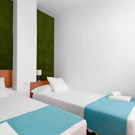 Adarve Flats * Valence