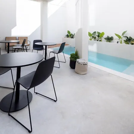 Отель Yours Boutique