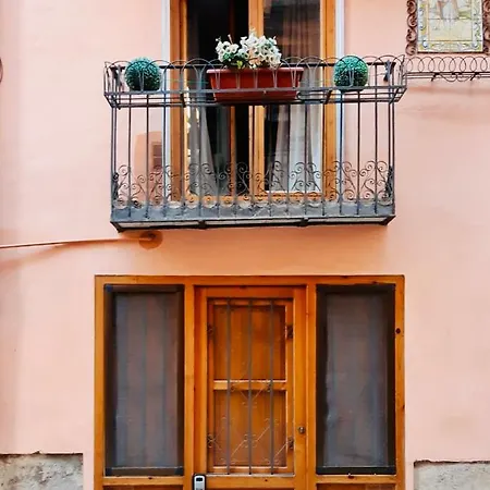 Lovely Duplex In Old Town Apartment *