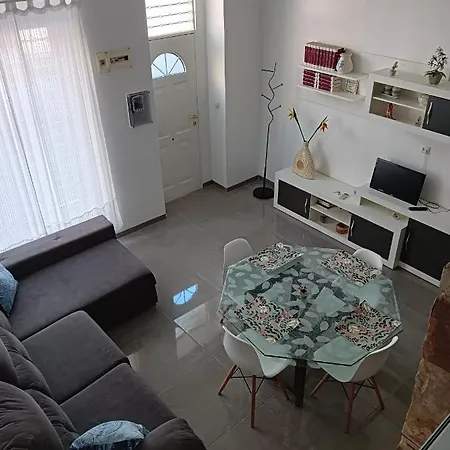 Luminoso Cerca De La Playa Y Puerto アパート