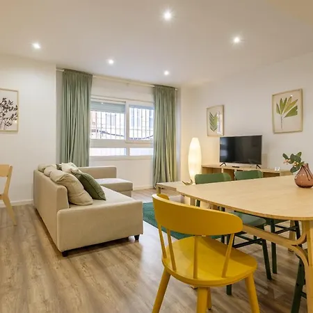 With Fluffy Beds & Private Patio Apartament Walencja