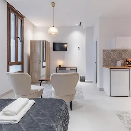 Gorgeous Close To Centre 4*