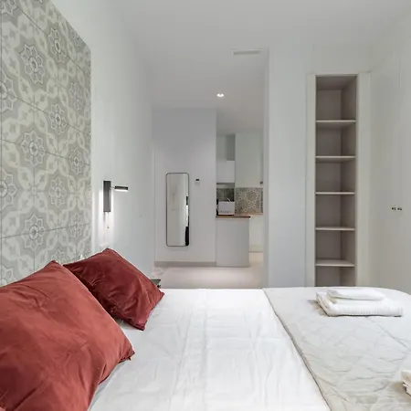 Chic & Comfortable Apartment, Private Terrace Aparthotel