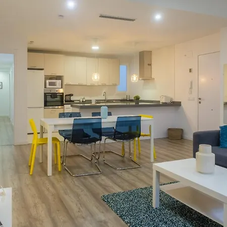 Bright, Brand New & Very Comfortable *