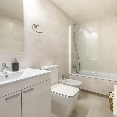 Spacious & Clean In Quiet Area *