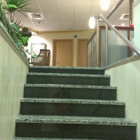 比斯巴尔旅馆 *