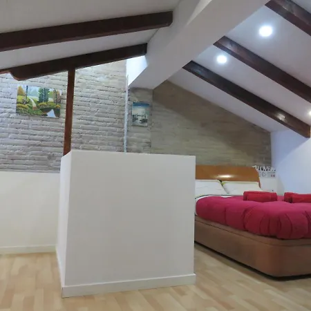 Casa La Buhardilla 아파트