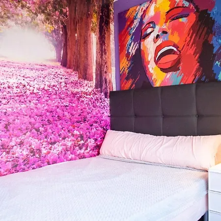 Appartement Immaculate 12-Bed Apartment In Valencia